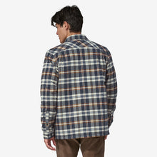Carica l'immagine nel visualizzatore di Gallery, Patagonia Men's Insulated Organic Cotton Midweight Fjord Flannel Shirt Camicia