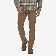 Carica l'immagine nel visualizzatore di Gallery, Patagonia Men's Organic Cotton Corduroy Jeans - Regular Pantaloni uomo Mojave Khaki