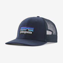 Carica l'immagine nel visualizzatore di Gallery, PATAGONIA cappellino con visiera P-6 Logo Trucker Hat cod. 38289