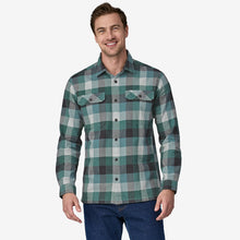 Carica l'immagine nel visualizzatore di Gallery, Patagonia Men's Long-Sleeved Organic Cotton Midweight Fjord Flannel Shirt Nouveau Green