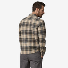 Carica l'immagine nel visualizzatore di Gallery, Patagonia Camicia Long-Sleeved Lightweight Fjord Flannel Shirt cod. 42410