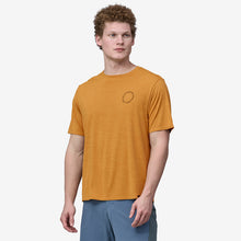 Carica l'immagine nel visualizzatore di Gallery, PATAGONIA Men's Capilene® Cool Daily Graphic Shirt - LandsShirt Tecnica da UomoPufferfish Gold X-Dye
