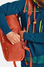 Carica l'immagine nel visualizzatore di Gallery, Ortovox TRAD ZERO 24 litri Unisex ZAINO LEGGERO, MINIMALISTA E SOSTENIBILE PER L'ARRAMPICATA ALPINA desert orange