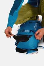 Carica l'immagine nel visualizzatore di Gallery, Ortovox TRAD 28 litri Unisex ZAINO DA ARRAMPICATA LEGGERO E VERSATILE PER ATTIVITÀ ALPINE heritage blue