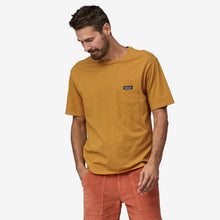 Carica l'immagine nel visualizzatore di Gallery, PATAGONIA Men's Daily Pocket Tee Shirt da Uomo Pufferfish Gold