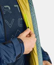 Carica l'immagine nel visualizzatore di Gallery, ORTOVOX SWISSWOOL ZINAL JACKET Robusta giacca da freeride con caldissimo isolamento Swisswool black raven
