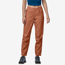 Carica l'immagine nel visualizzatore di Gallery, Patagonia Women's Hampi Rock Pants - Regular Pantaloni leggeri Sienna Clay