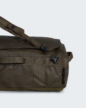 Carica l'immagine nel visualizzatore di Gallery, THE NORTH FACE Duffel Base Camp Voyager 32 L art. NF0A52RR col. New Taupe Green