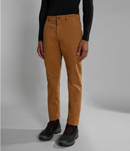 Carica l'immagine nel visualizzatore di Gallery, Napapijri Pantaloni da uomo taglio chino Puyo Ocra Meerkat