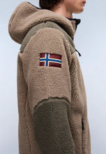 Carica l'immagine nel visualizzatore di Gallery, NAPAPIJRI Felpa in Pile con Cappuccio e Zip mod. YUPIK FZH 3 col. CB MCD