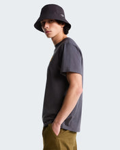 Carica l'immagine nel visualizzatore di Gallery, THE NORTH FACE T-shirt Gear Up Get Out Graphic unisex art. NF0A8JB4RHI col. Anthracite Grey