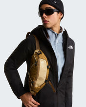 Carica l'immagine nel visualizzatore di Gallery, THE NORTH FACE Giacca imbottita Quest DryVent™ da donna art. NF0A8G10 col. TNF Black