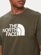 Carica l'immagine nel visualizzatore di Gallery, THE NORTH FACE T-shirt Evolution Half Dome Regular da uomo art. NF0A8B6J col. New Taupe Green