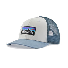 Carica l'immagine nel visualizzatore di Gallery, PATAGONIA P-6 LOGO TRUCKER HAT CAP White with Light Plume Grey