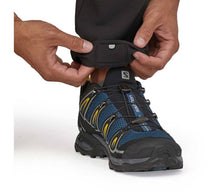Carica l'immagine nel visualizzatore di Gallery, Patagonia Men's Point Peak Trail Pants - Regular - Pantaloni tecnici invernali da uomo Nero Black