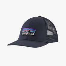 Carica l'immagine nel visualizzatore di Gallery, PATAGONIA P-6 LOGO LOPRO TRUCKER HAT Cappellino con visiera cod. 38283