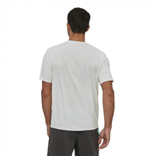 Carica l'immagine nel visualizzatore di Gallery, Patagonia capilene cool daily graphic shirt Maglietta T-shirt tecnica uomo fitz roy horizons white