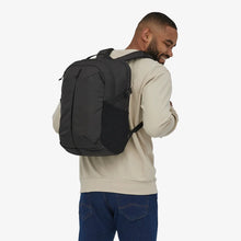 Carica l'immagine nel visualizzatore di Gallery, Patagonia Refugio Daypack 26L Zaino con Custodia imbottita per laptop da 15 pollici