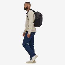 Carica l'immagine nel visualizzatore di Gallery, Patagonia Refugio Daypack 26L Zaino con Custodia imbottita per laptop da 15 pollici