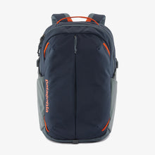 Carica l'immagine nel visualizzatore di Gallery, Patagonia Refugio Daypack 26L Zaino con Custodia imbottita per laptop da 15 pollici