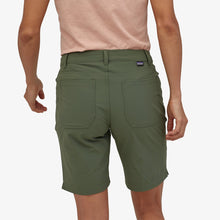 Carica l'immagine nel visualizzatore di Gallery, Patagonia Women's Skyline Traveler Shorts - 8" Pantaloni corti leggeri donna Black