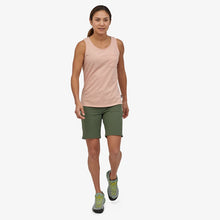 Carica l'immagine nel visualizzatore di Gallery, Patagonia Women's Skyline Traveler Shorts - 8" Pantaloni corti leggeri donna Black