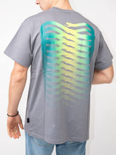 Carica l'immagine nel visualizzatore di Gallery, PROPAGANDA T-Shirt Ribs Gradient Uomo Grigio Maxi Stampa con Logo sul Retro