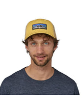Carica l'immagine nel visualizzatore di Gallery, Patagonia P-6 Logo Trucker Hat Cappellino con visiera e logo