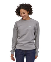 Carica l'immagine nel visualizzatore di Gallery, Patagonia Women's Pastel P-6 Label Organic Cotton Crew Sweatshirt Felpa Donna Girocollo Salt Grey Grigio