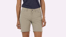 Carica l'immagine nel visualizzatore di Gallery, Patagonia Women's Skyline Traveler Shorts - 8" Pantalone corto tecnico da donna Sabbia Oat Tan