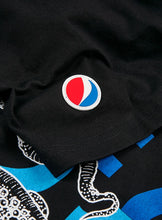 Carica l'immagine nel visualizzatore di Gallery, Octopus x Pepsi Camo T-Shirt Unisex manica corta Nera - collabo Pepsi-Cola - Limited Edition