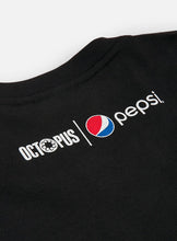 Carica l'immagine nel visualizzatore di Gallery, Octopus x Pepsi Camo T-Shirt Unisex manica corta Nera - collabo Pepsi-Cola - Limited Edition