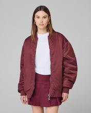 Carica l'immagine nel visualizzatore di Gallery, HINNOMINATE Bomber Oversize art. HMABW01920 col. BORDEAUX
