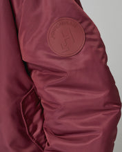 Carica l'immagine nel visualizzatore di Gallery, HINNOMINATE Bomber Oversize art. HMABW01920 col. BORDEAUX
