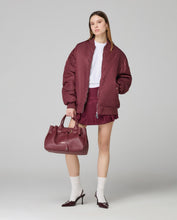 Carica l'immagine nel visualizzatore di Gallery, HINNOMINATE Bomber Oversize art. HMABW01920 col. BORDEAUX
