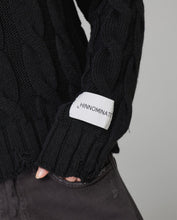 Carica l'immagine nel visualizzatore di Gallery, HINNOMINATE  Maglia Paricollo Corta Con Trecce E Rotture art. HMABW02191
