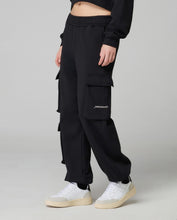 Carica l'immagine nel visualizzatore di Gallery, HINNOMINATE Pantalone Con Elastico Al Fondo E Tasconi Laterali art. HMABW01952 col. BLACK
