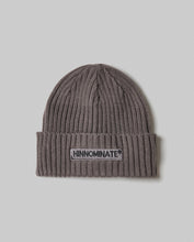 Carica l'immagine nel visualizzatore di Gallery, HINNOMINATE Berretta Con Patch Sul Davanti art. HMACM00060
