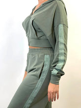 Carica l'immagine nel visualizzatore di Gallery, HINNOMINATE Felpa cappuccio allzip corta con banda parlata art. HMABW01055
