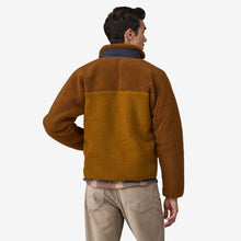 Carica l'immagine nel visualizzatore di Gallery, PATAGONIA Orsetto giacca mod. 23056 Classic Retro-X® Fleece Jacket col. Shelter Brown
