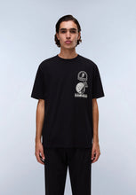 Carica l'immagine nel visualizzatore di Gallery, NAPAPIJRI T-Shirt a Maniche Corte mod. S-FUNES SS cod. NP0A88UA9411 col. BLACK BEAUTY
