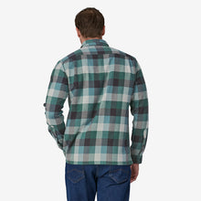 Carica l'immagine nel visualizzatore di Gallery, Patagonia Men's Long-Sleeved Organic Cotton Midweight Fjord Flannel Shirt Nouveau Green

