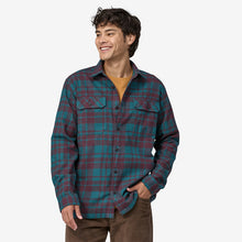 Carica l'immagine nel visualizzatore di Gallery, Patagonia Men's Long-Sleeved Organic Cotton Midweight Fjord Flannel Shirt Ice Caps: Belay Blue

