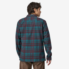 Carica l'immagine nel visualizzatore di Gallery, Patagonia Men's Long-Sleeved Organic Cotton Midweight Fjord Flannel Shirt Ice Caps: Belay Blue
