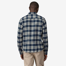 Carica l'immagine nel visualizzatore di Gallery, Patagonia Camicia Long-Sleeved Lightweight Fjord Flannel Shirt cod. 42410
