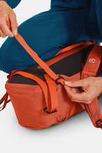 Carica l'immagine nel visualizzatore di Gallery, Ortovox TRAD ZERO 24 litri Unisex ZAINO LEGGERO, MINIMALISTA E SOSTENIBILE PER L'ARRAMPICATA ALPINA desert orange
