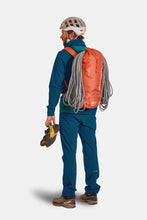 Carica l'immagine nel visualizzatore di Gallery, Ortovox TRAD ZERO 24 litri Unisex ZAINO LEGGERO, MINIMALISTA E SOSTENIBILE PER L'ARRAMPICATA ALPINA desert orange

