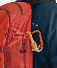 Carica l&#39;immagine nel visualizzatore di Gallery, Ortovox SWITCHBACK 32 Zaini da scialpinismo tecnico leggero per le escursioni di scialpinismo più impegnative hot orange
