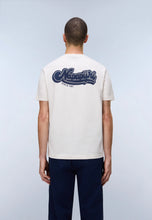 Carica l'immagine nel visualizzatore di Gallery, NAPAPIJRI T-shirt con stampa mod. S-ZINC SS col. WHITE WHISPER
