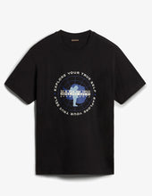 Carica l'immagine nel visualizzatore di Gallery, Napapijri Maglietta Manica Corta Girocollo Hill back print t-shirt Black
